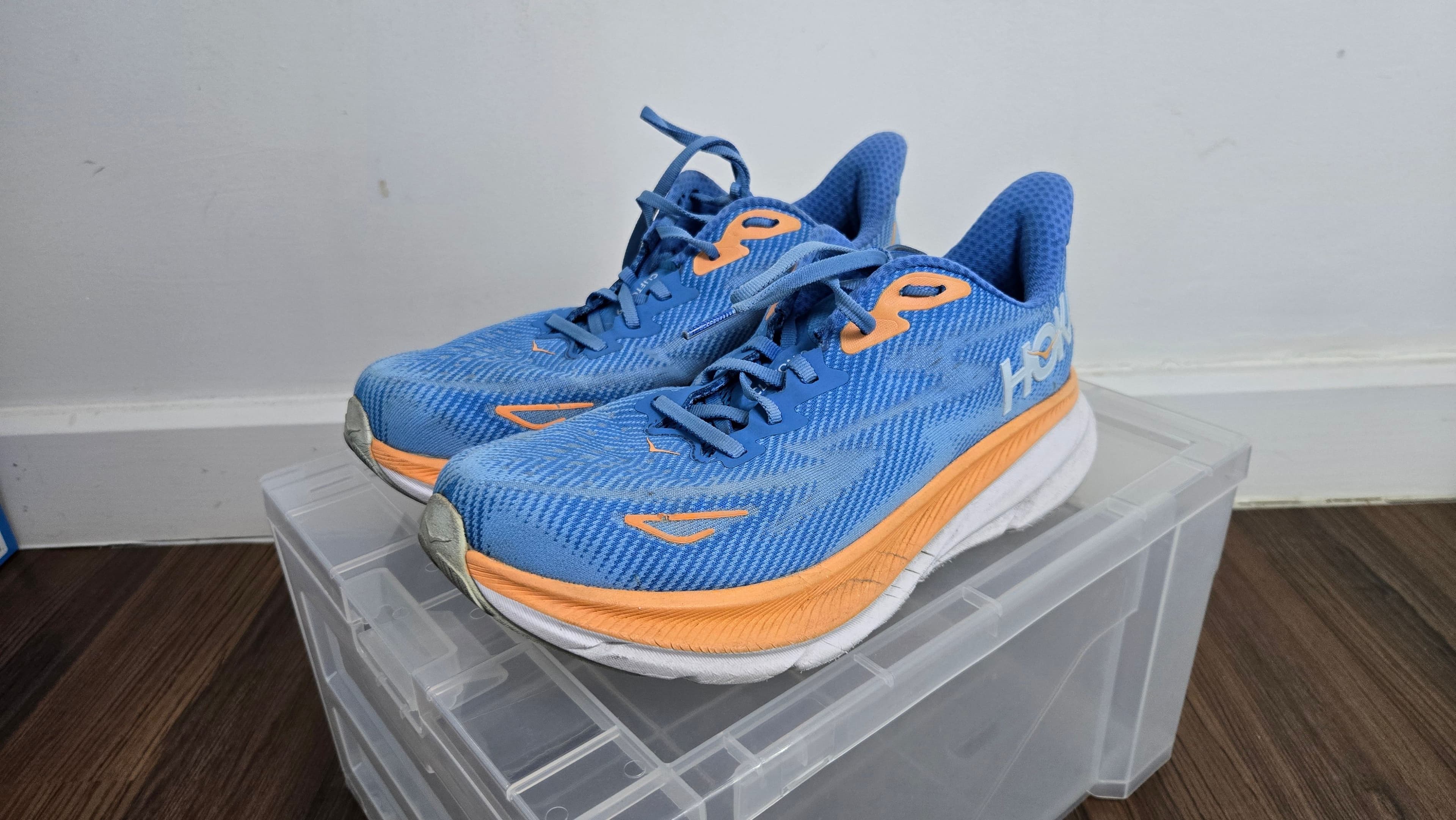 HOKA Clifton 9 Size 8US. MEN สภาพดี แถมกล่อง Keep in box